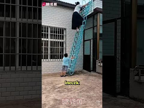 Annem Çatıda Mahsur KALIYORDU! 😱🏠