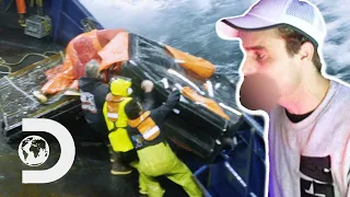 sagas life raft falls into the ocean deadliest catch