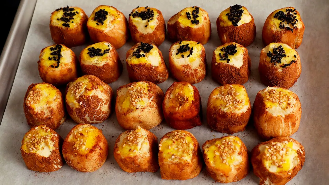 CINNAMON COOKIES FILLED WITH BEAN PASTE (GYEPI MANJU: 계피만주)