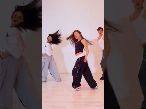 Kuky bailando la coreo de esta semana #bbywow 🔥