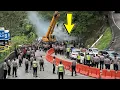 Lagu GAWAT !!! JALAN TERPAKSA DITUTUP TOTAL, Insiden Fatal Crane Besar Diturunkan Ke Sitinjau Lauik