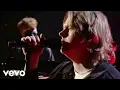 Download Lagu Lewis Capaldi - Before You Go (Live on the American Music Awards / 2020)