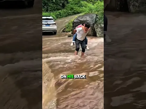A Stranger Carried These Girls Across the Flood! ❤️🌧️