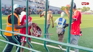CHASAMBI MGENI RASMI AMWAGIWA PESA NA MASHABIKI WA SIMBA SC KUWARUDISHA KILELENI 