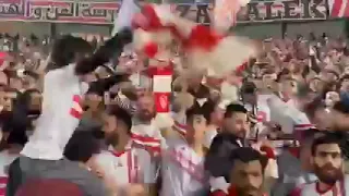 في الكورفا سود جمهور أسود   عمار مصطفي طبلة يقود جمهور الزمالك   عاااش يابني وربنا يفك كرب ابوك دندنها