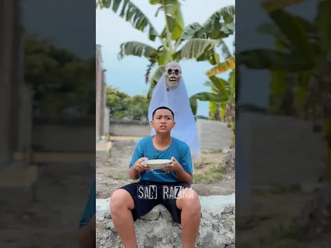 Lagi Makan malah digangguin zombie#shorts