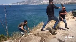 يا بحر جاي اشكيلك همي في لبنان هههههه دندنها