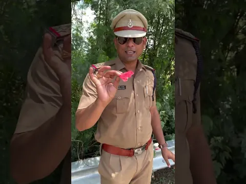 सावधान ‼️ रोड साईन से छेड़छाड़ ना करें ।यह काम किसी की जान ले सकता है 🙏