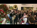 LOS ALEGRES DEL BARRANCO LE CANTAN A LA GILBERTONA