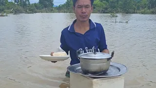 น้ำเยอะมากกลางน้ำใส่มอง กินแชบ - ກິນໃນນ້ຳ #น้ำท่วม #บัวไล 