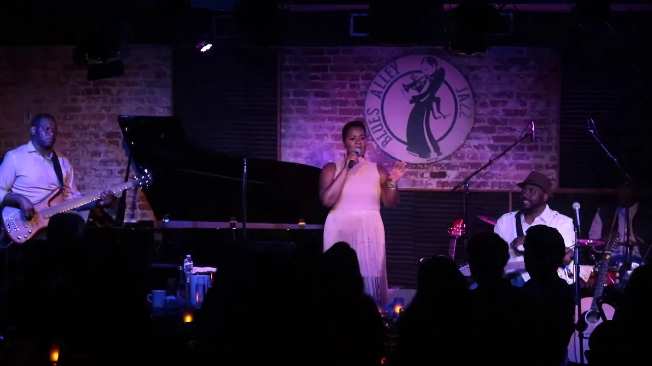 Tamara Wellons featuring Kinard Cherry Live @ Blues Alley "Baby I'm Scared of You" (Cover)