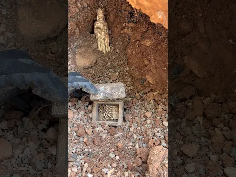 Treasure hunting #metaldetecting #discovery #adventure