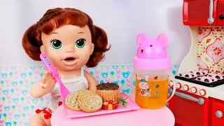 É HORA DO CHÁ DA BABY ALIVE COMILONA SOFIA!