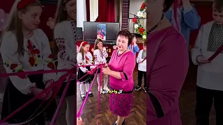 يا لها من معلمة لا تصدق لاحظت دموع الطلاب في الصف 