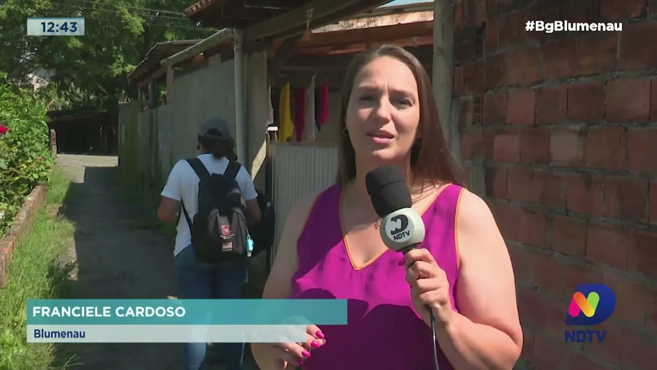 Agentes de endemias visitam casas em Blumenau