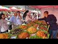 Historische Markt in Yunnan, China: Authentiek Eten, Drukbezocht, Hardwerkende, Centrum van Traditie