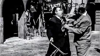 هتعيط ضحك على اسماعيل ياسين لما خبط بالعجلة في بطل كمال أجسام شوف عمله ايه 