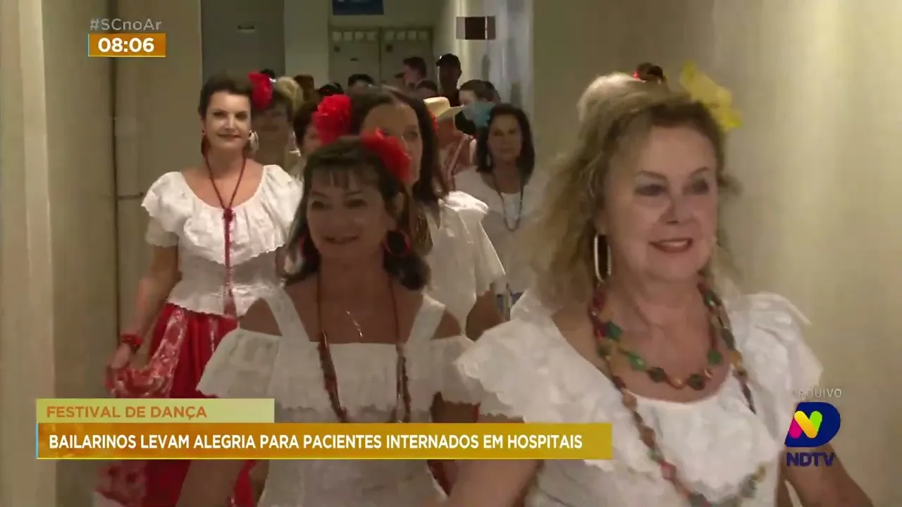 Bailarinos do Festival de Dança de Joinville levam alegria para pacientes internados em hospitais