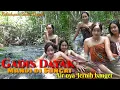 Lagu Gadis Dayak Mandi di sungai yang jernih di tengah hutan