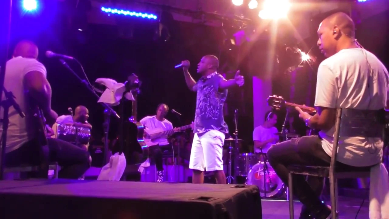 Energia Surreal - Ao vivo na Tardezinha Aracaju - Thiaguinho Energia Surreal - Ao vivo na Tardezinha Aracaju - Thiaguinho