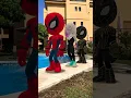 Download Lagu Spidey wordt geschopt door de onzichtbare spincloakkracht van Ghost-Spider!