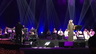 أحلى من العقد لباسه حفلة الرياض محمدعبده دندنها
