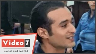 بالفيديو أحمد دومة يطالب القاضى إحضار سيدة ظهرت فى صور أحراز القضية 