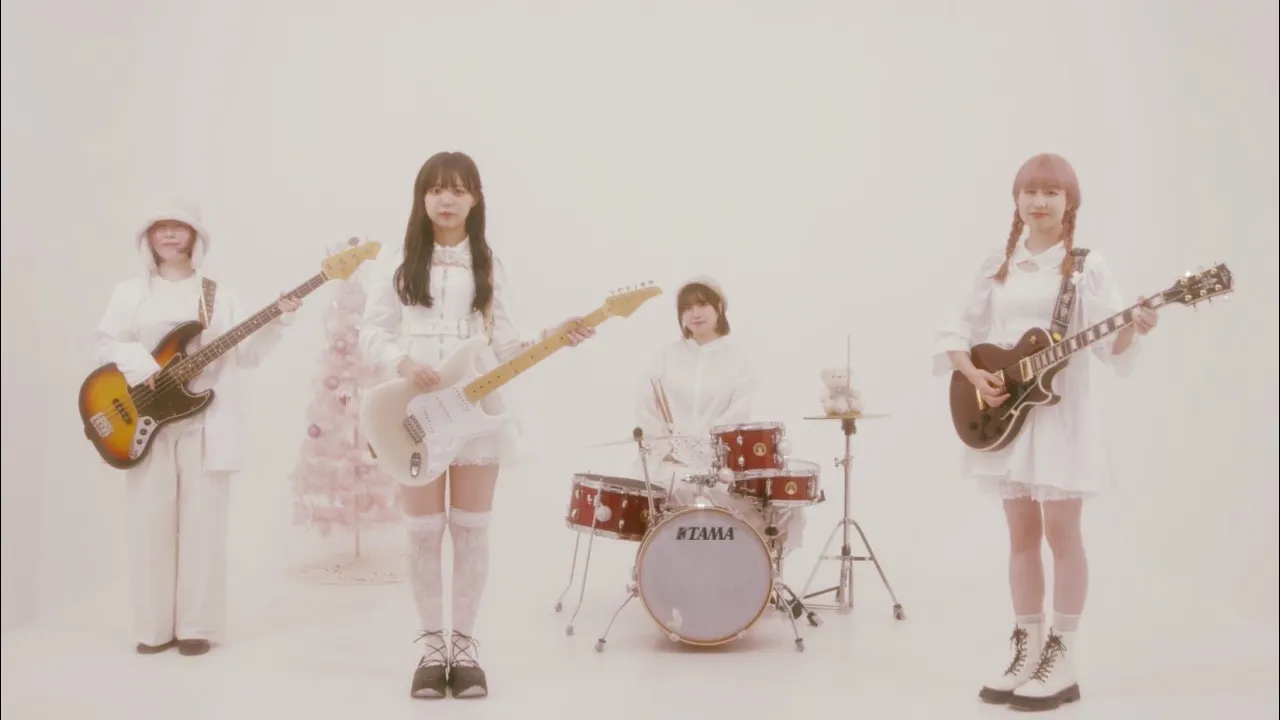 【2025】カラオケで歌おう!女性アーティストの人気クリスマスソングまとめ