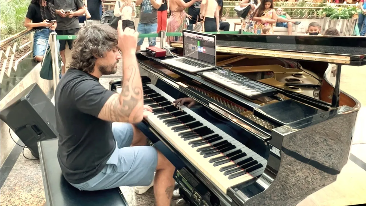 Perfect Ed Sheeran (Piano Shopping Mall)