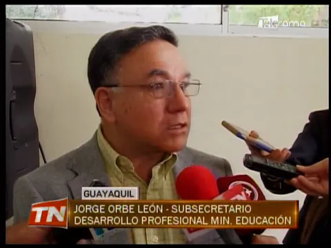 Maestros rinden pruebas para 21 mil vacantes en magisterio nacional