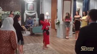 حبت تقد م رقصة كهدية للعروسين لكن أمها شعرت بالاحراج بصوا حصل ايه 