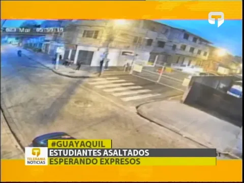 Estudiantes asaltados esperando expresos