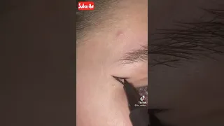 طريقة رسم ايلاينر العيون المبطنة   دندنها