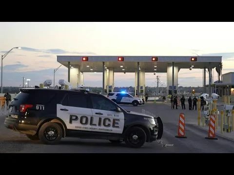 Download MP3 Texas: Images of police, people outside closed Del Rio International Bridge | AFP