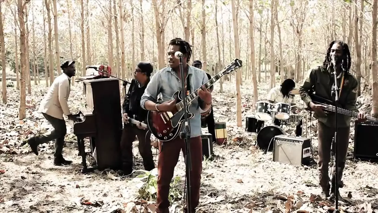 Raging Fyah -  Nah Look Back | Official Music Video