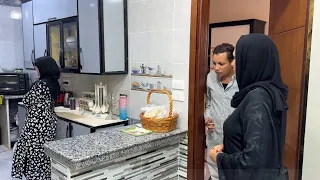 الشغاله خبيته عشان توريه مراته بتكلم مين من وراه وطلقها فورا ! ثم ظل يندم