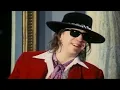 Stevie Ray Vaughan talks about Hubert Sumlin (1985)