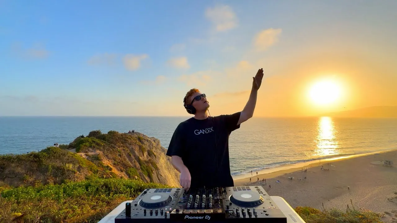 Rüfüs Du Sol Sundowner Mix |Vol. 41| |Malibu California Edition| (4K) Rüfüs Du Sol Sundowner Mix |Vol. 41| |Malibu California Edition| (4K)