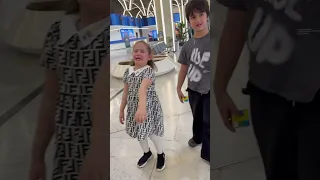 انهيار الاولاد في المطار البابا ضل بالعراق   اكسبلور        دندنها