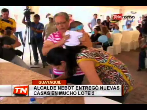 Alcalde Nebot entregó nuevas casas en Mucho Lote 2