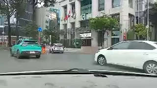 Khoảnh khắc nổi bật từ 2:55:07 đến 3:00:07 trong Tranchannel đang phát trực tiếp!