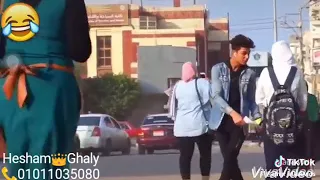 شاهد قبل الحذف بنت تبوس ولد فى شوارع المنصورة 