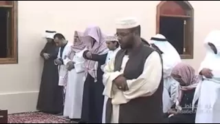 امام سوداني يصلي في المسجد شاهد واسمع 