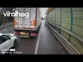 Auto die te dicht achter hem rijdt, loopt schade aan de voorkant op || ViralHog