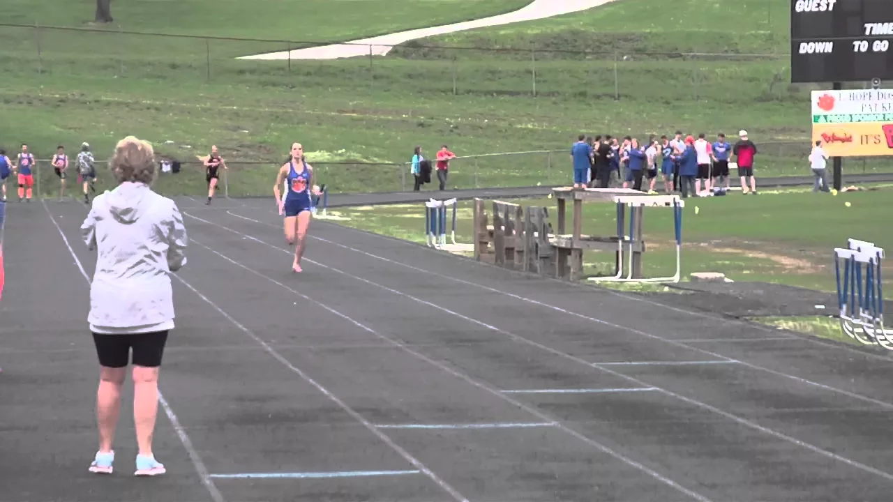Cougar Track: Girls 4x sprint 1 from TheVolunteerTimes.com