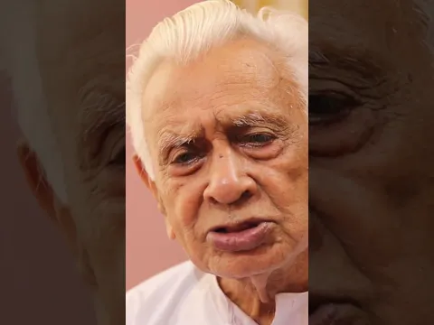 मानवता की लाश, आदर्शों के ताजमहल में / Dr HS Sinha