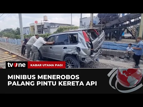 Minibus Ringsek Tertabrak KRL Usai Terobos Palang Pintu KA