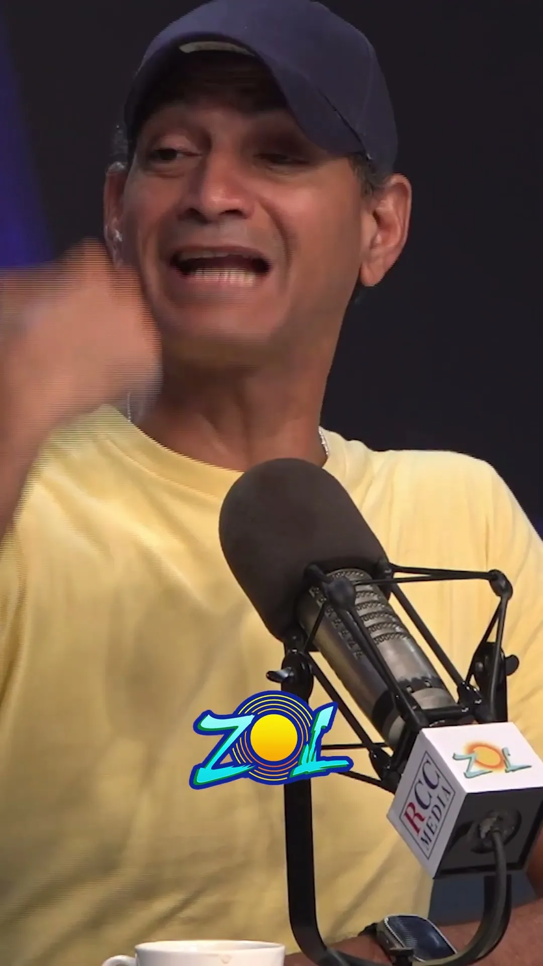 LA MUJER TIENE QUE PAGAR SU CUENTA