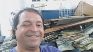 Nando Carlos trabalhando no sebo  (1° Parte )