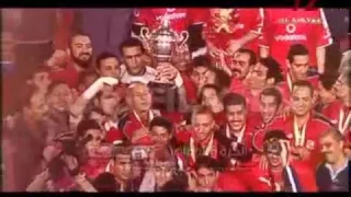 روح الفانلة الحمرا اوعوا تنسوها    اللون الاحمر هو رمز البطولة دندنها